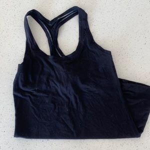 Lululemon Racerback Tank in Black - Size 6 - Fair Condition (light pilling)